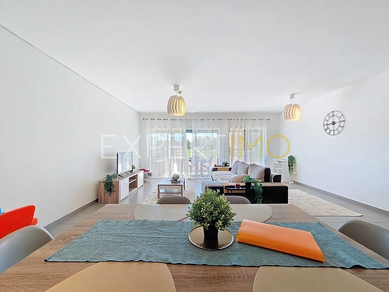 Apartment 2 bedrooms Portimão - garage, air conditioning, gated community, swimming pool, parking space, balcony, playground