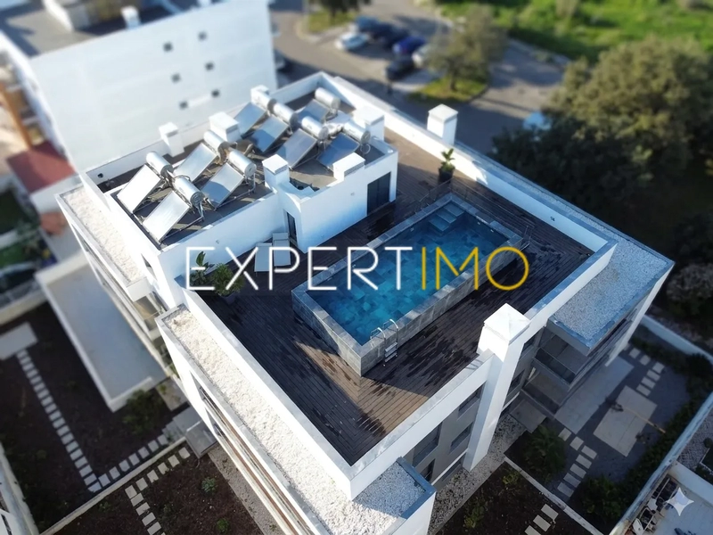Wohnung T2 Modern in strandnähe Portimão - klimaanlage, solarpaneele, doppelverglasung, garten, viel natürliches licht, swimmingpool, geschlossene wohnanlage, spielplatz, abstellraum, balkone, garage, terrasse, parkplatz, ruhige lage