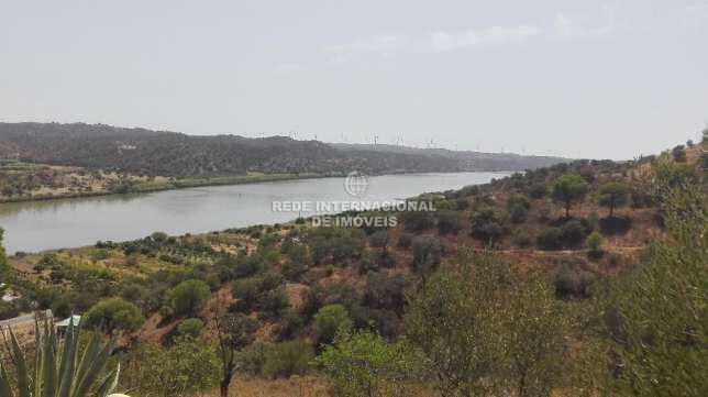 Terreno Rústico com 17400m2 Alcoutim