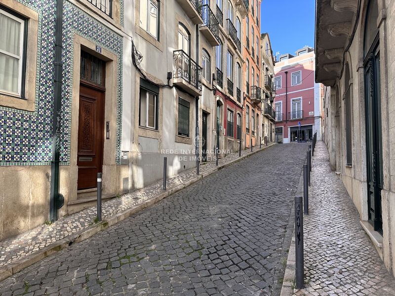 Prédio centro da cidade Rua de São Bento Estrela Lisboa - fácil acesso, quintal
