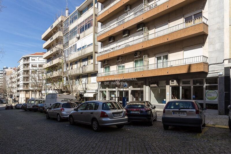 Loja bem localizado Picoas São Jorge de Arroios Lisboa - wc, garagem, montra