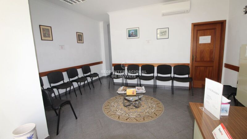 Office 3 bedrooms well located Baixa Olhão - air conditioning