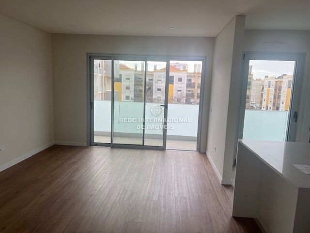 Apartamento T3 novo Rias Parque Vila Real de Santo António - painéis solares, cozinha equipada, ar condicionado, varanda