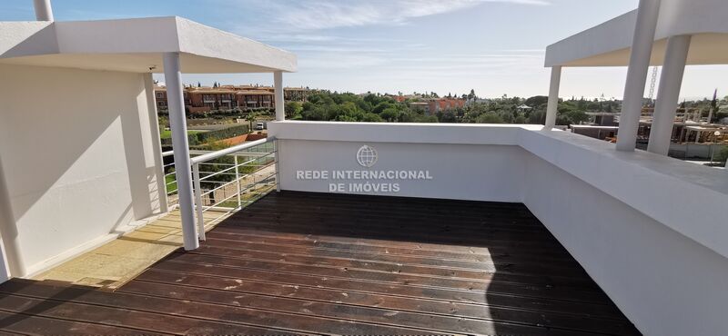 Moradia V2 Renovada Carvoeiro Lagoa (Algarve) - varandas, parque infantil, zona calma, terraço, muita luz natural, jardim, vista mar, piscina