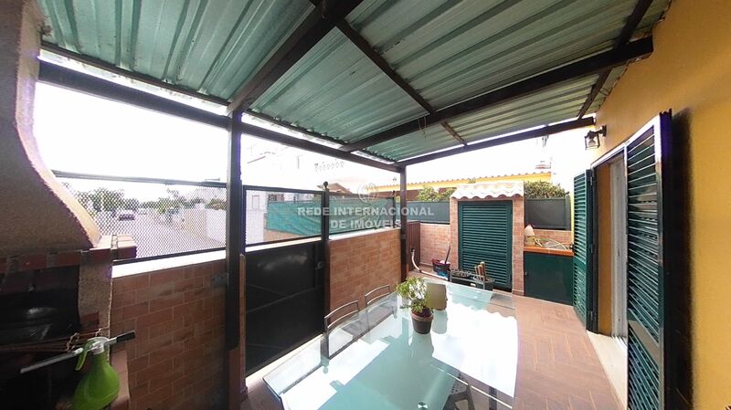 House 4+1 bedrooms Olhão - excellent location, sea view, parking lot, backyard, barbecue, air conditioning, terrace, equipped kitchen