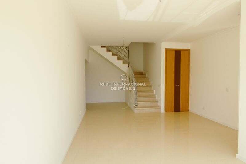 Apartamento novo T4 Colinas de Boavista Tavira - painéis solares, ar condicionado, terraço, cozinha equipada, varandas, arrecadação
