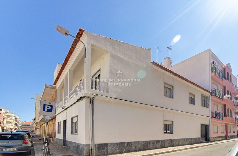 Moradia V4 no centro Vila Real de Santo António - ar condicionado, lareira, varanda, quintal, garagem