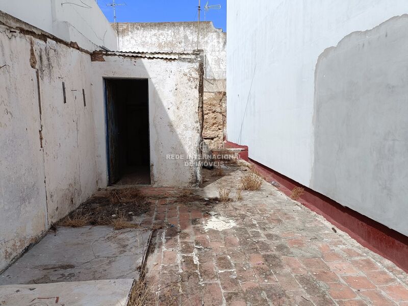 House Typical well located 2 bedrooms Olhão