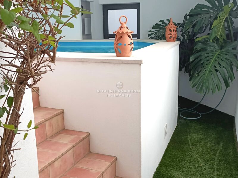 House Typical well located 3 bedrooms Olhão - swimming pool, double glazing, air conditioning, heat insulation, terrace, store room, alarm