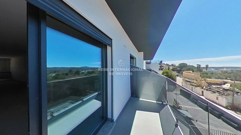 Apartamento T4 em zona central São Brás de Alportel - vidros duplos, muita luz natural, vista magnífica, varanda, garagem