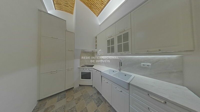 Moradia V2 Renovada Quelfes Olhão - cozinha equipada, terraço