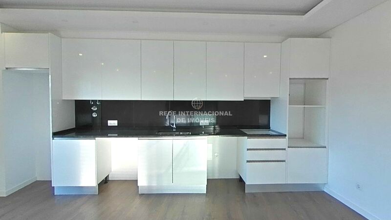 Apartamento T1 Moderno Quelfes Olhão - garagem, cozinha equipada, terraço, chão flutuante, varanda, painéis solares, piscina