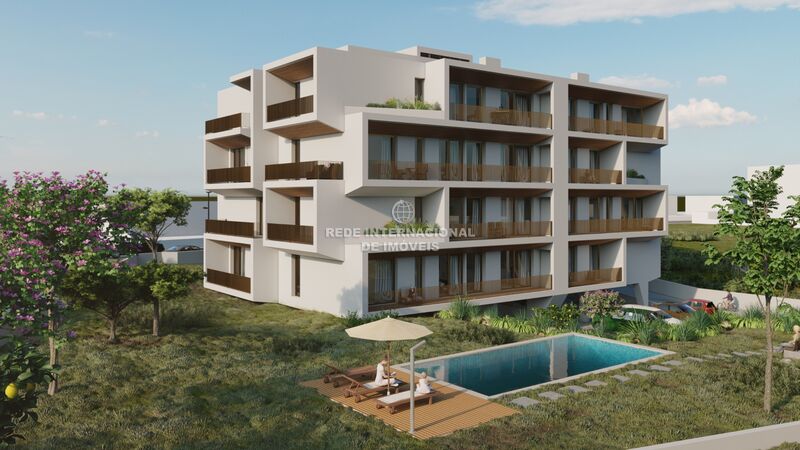 Apartamento T3 Moderno em construção Montenegro Faro - aquecimento central, vidros duplos, condomínio privado, isolamento térmico, painéis solares, varanda, piscina, terraço, cozinha equipada, ar condicionado, garagem, jardim