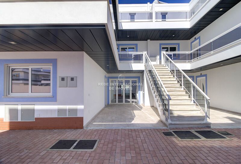 Apartamento T1 Moderno Vila Nova de Cacela Vila Real de Santo António - garagem, zonas verdes, parqueamento, piscina, condomínio privado, painéis solares, cozinha equipada, ar condicionado