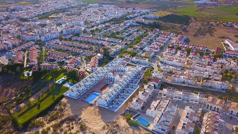 Apartamento T1 Duplex Vila Nova de Cacela Vila Real de Santo António - condomínio privado, bbq, ar condicionado, garagem, zonas verdes, piscina, painéis solares, terraço
