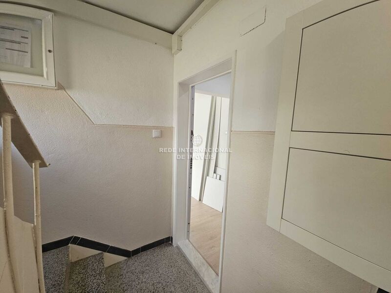 Apartamento T3 em bom estado Odivelas - vidros duplos, cozinha equipada