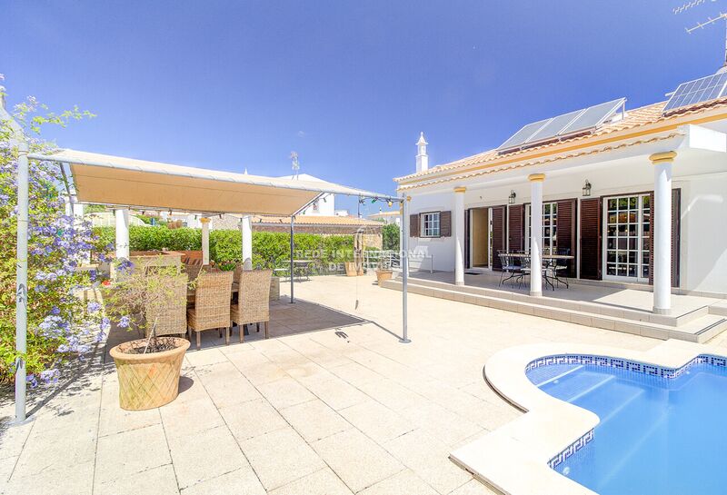 Moradia V7 Renovada Castro Marim - sótão, garagem, painéis solares, rega automática, ar condicionado, bbq, jardim, piscina, cozinha equipada, varanda