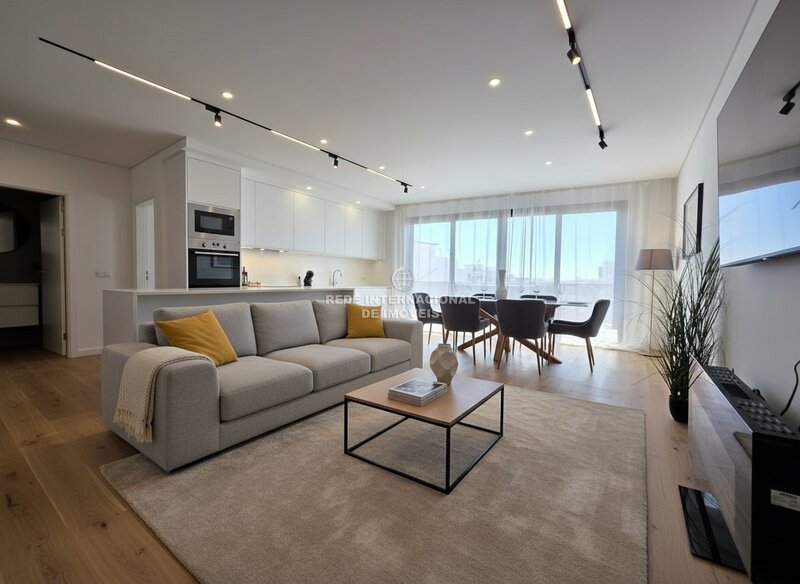 Apartamento T2 Novo com Garagem em Box e Elevador no Centro da Cidade - Excelente Localização e Acabamentos Modernos