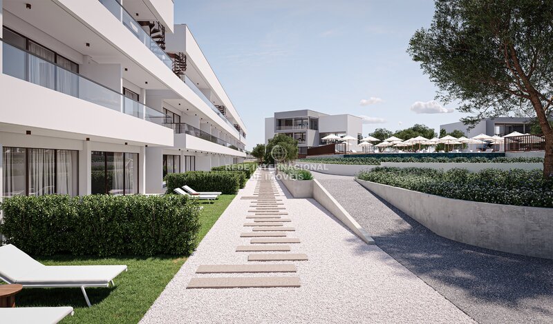 Apartamento T2 Carvoeiro Lagoa (Algarve) - jardim, ténis, condomínio privado, piscina, equipado, mobilado, zonas verdes, sauna, parque infantil, terraço