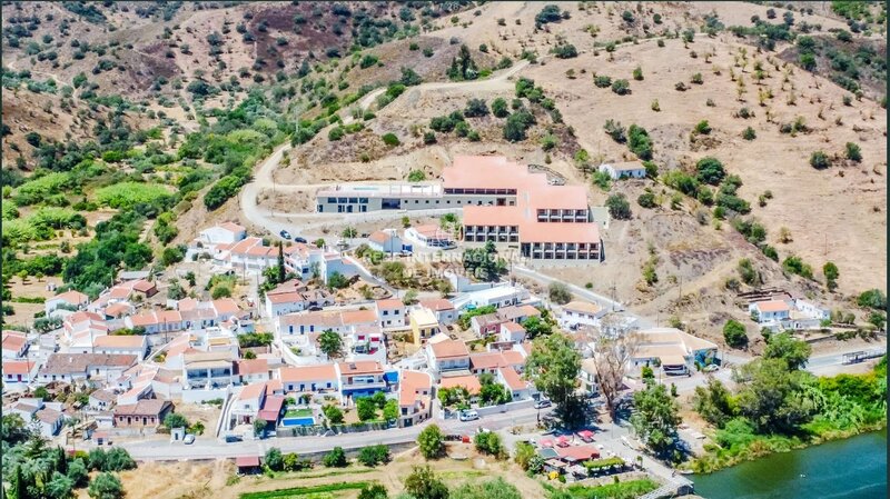 Hotel ribeirinho no algarve oriental excelente oportunidade de investimento