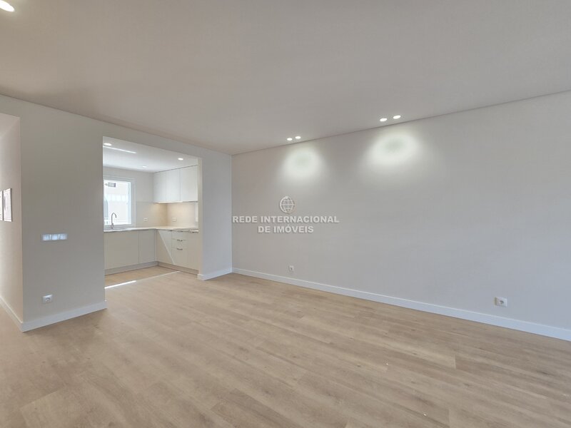 Apartamento T4 Duplex com Garagem e Arrecadação