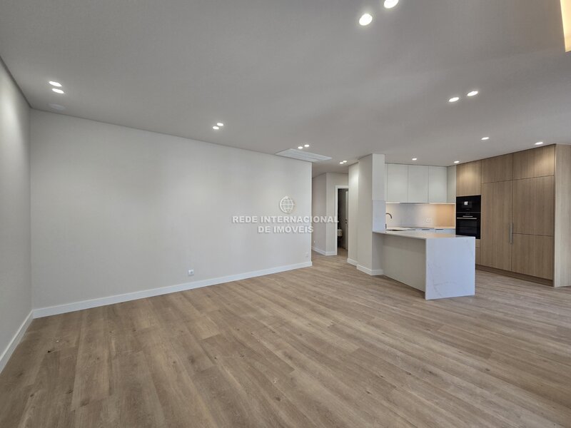 Apartamento T4+1 Duplex com Garagem e Arrecadação