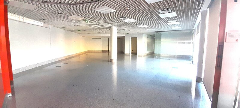 Loja S.João da Madeira São João da Madeira - montra, wc, bons acessos