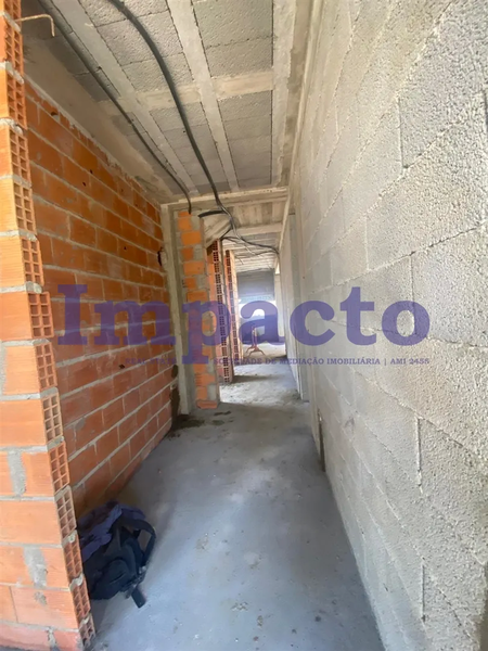 -190005160_aHR0cHM6Ly9tZWRpYWltcGFjdG8ueGltby5wdC8vaW1vdmVpcy81MTYwLzQwOTc2YWVkLWQ1NTEtNGM0NS05MjY5LWYyYmJmNWI3ZjM0OC5qcGc.webp