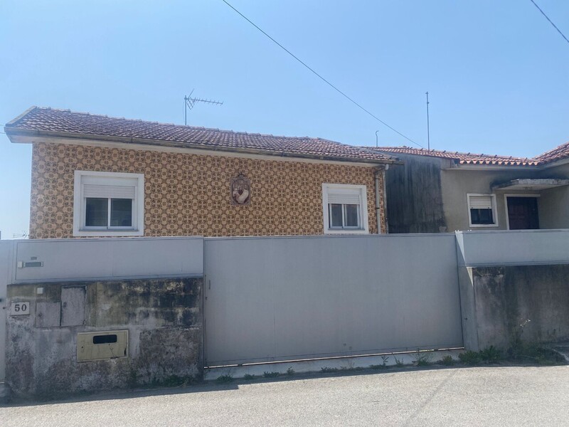 Moradia Remodelada V2 Outeiro Arrifana Santa Maria da Feira - jardim