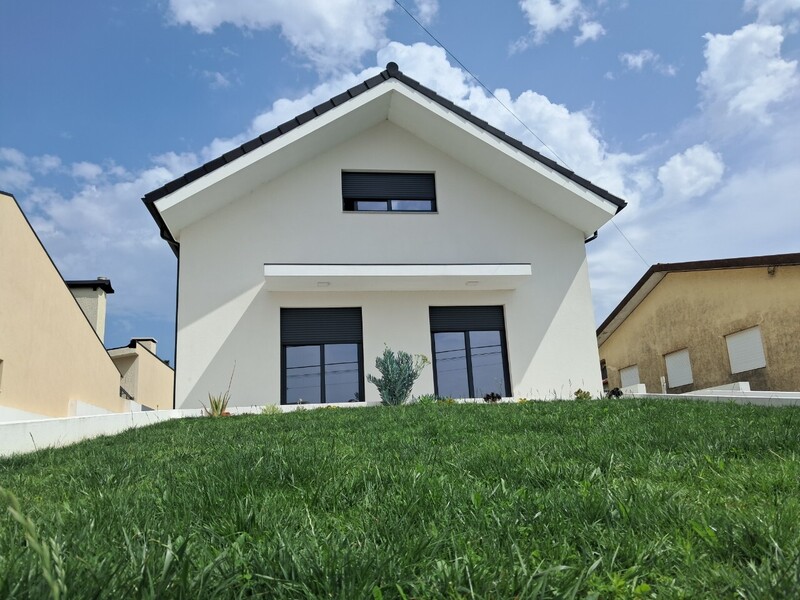 Moradia V3 Isolada São João Ovar - varanda, rega automática, terraço, garagem, painéis solares, vista mar, ar condicionado, jardins