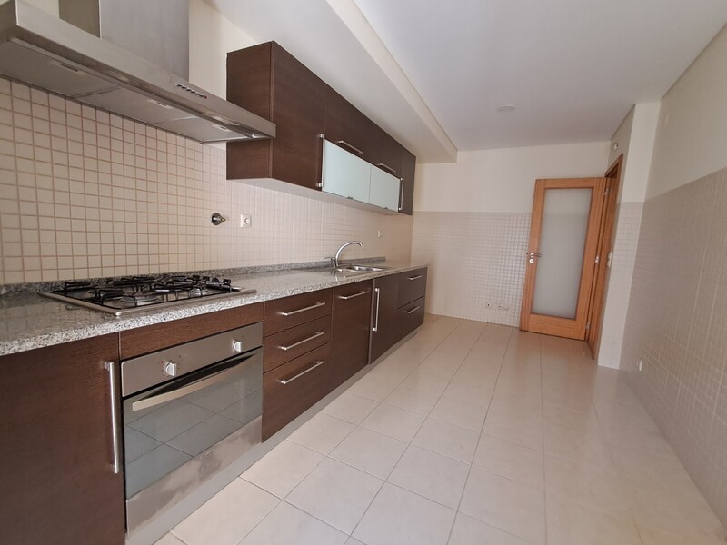 Apartamento T2 São João da Madeira - marquise, varanda, garagem
