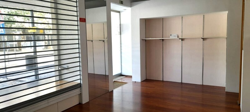 Loja no centro Murtosa - wc, montra
