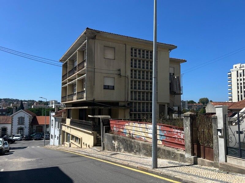 Land Urban with 342sqm São João da Madeira - garage