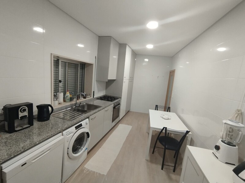 Apartamento T2 Oliveira de Azeméis Santiago de Riba-Ul - garagem, zona calma, cozinha equipada, r/c