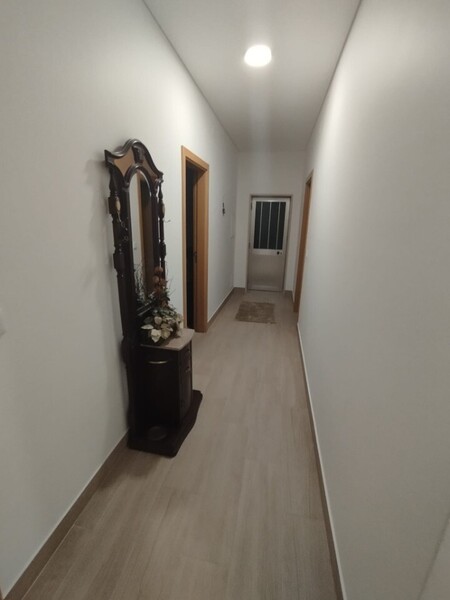 1000020041_hall.jpg