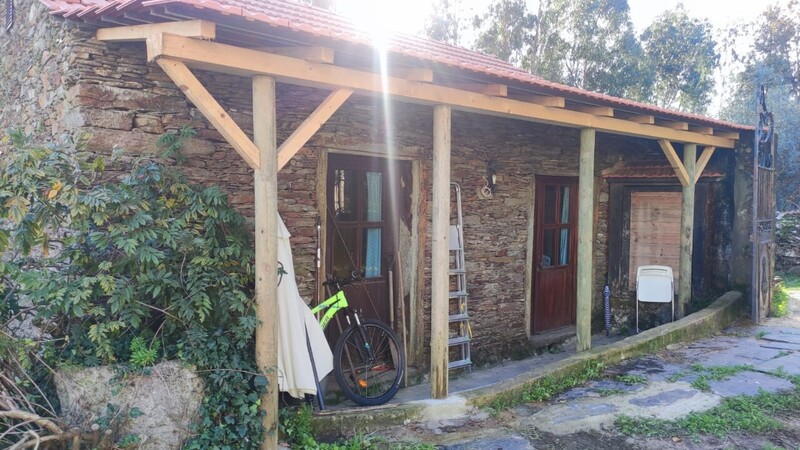 Moradia Térrea em ruínas V1 R.Sergido 209  Fermedo Arouca - jardim, piscina, bbq, lareira