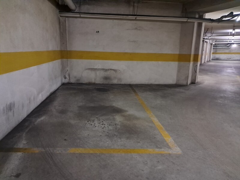 Lugar de garagem com 11m2 Padaria Jardim São João da Madeira - bons acessos