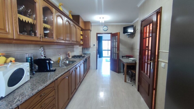 Apartment T2 in the center São João da Madeira - fireplace, terrace, tennis court, swimming pool, kitchen, marquee, garage, parking space