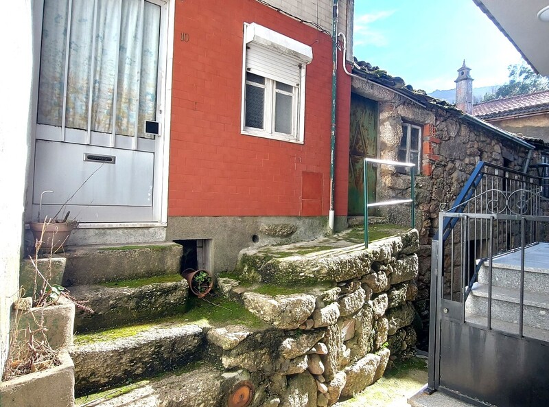 Moradia V2 para remodelar Alvoco da Serra Seia - sótão, arrecadação