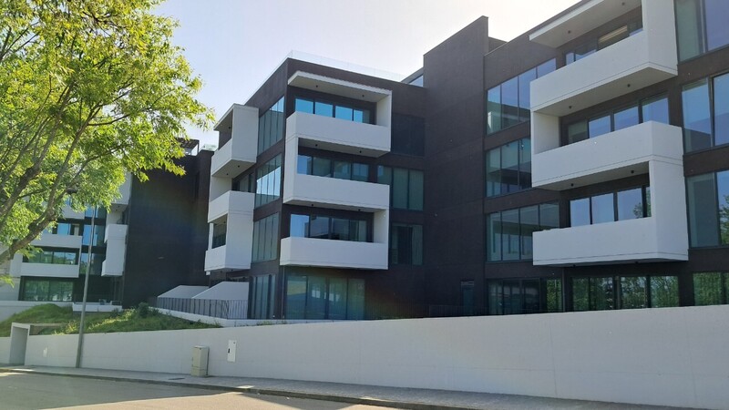 Apartamento novo em construção T1 São João da Madeira - piscina, terraço, lugar de garagem, ar condicionado, cozinha equipada, jardins