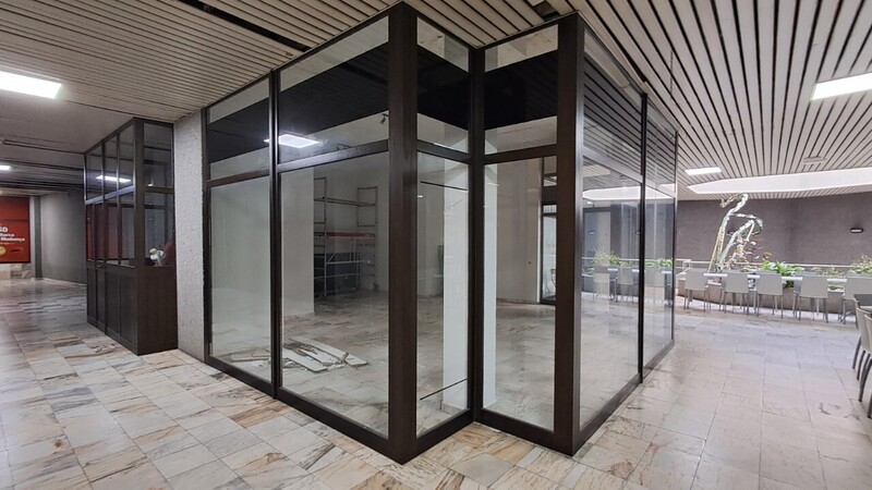 Shop in the center C.C. Castilho São João da Madeira - wc, storefront