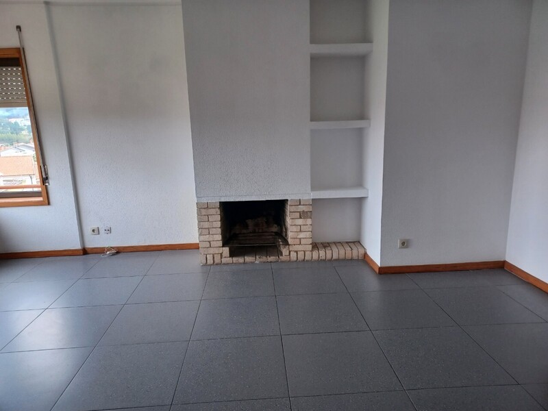 Apartamento T2 Santa Maria de Lamas Santa Maria da Feira - cozinha equipada, lugar de garagem