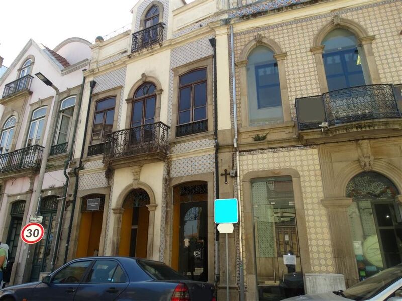 Shop in the center Ovar - storefront, kitchen, bathhouse