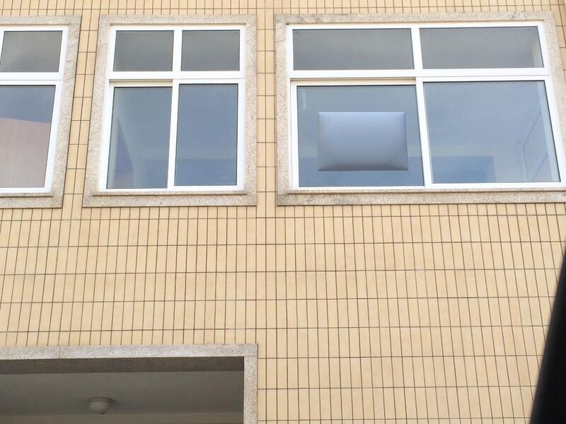 Armazém com 351.57m2 Oliveira de Azeméis - estacionamento, espaço amplo, wcs