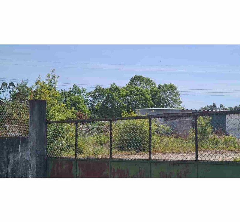 Armazém com 2267m2   Loureiro Oliveira de Azeméis