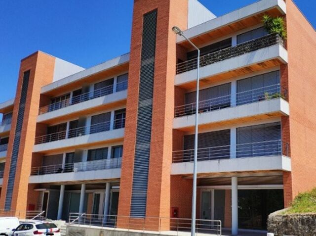 Shop with storefront Vale de Cambra - storefront