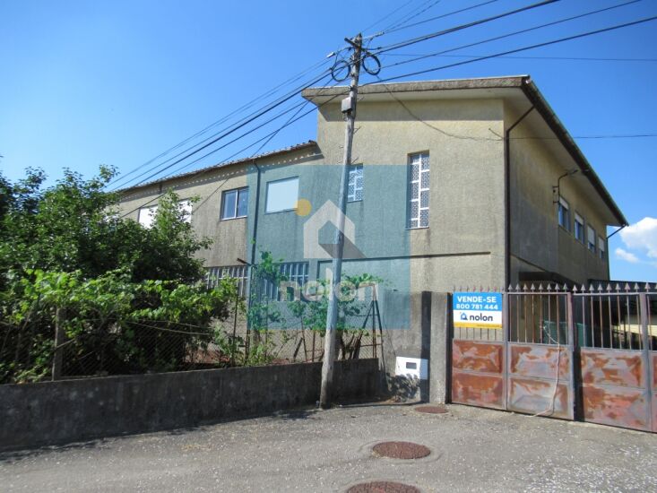 Armazém Industrial em zona residencial São Roque Oliveira de Azeméis