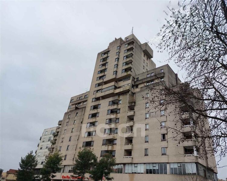 Apartamento T3 no centro São João da Madeira - zonas verdes, varanda