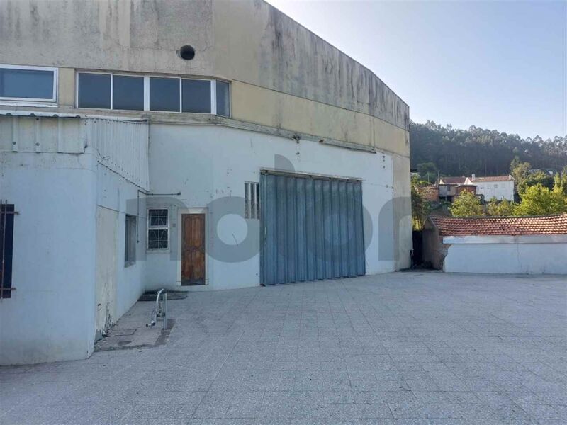 Armazém com 891m2 Romariz Santa Maria da Feira - localização central