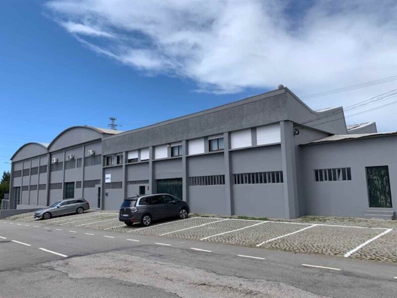 Warehouse Industrial with 2880sqm Cortegaça Ovar - parking lot